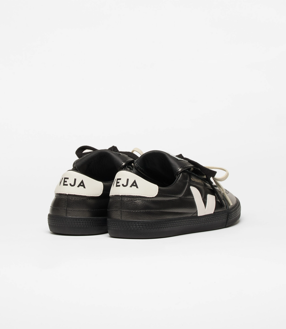 VEJA X MAGLIANO - PANENKA LEATHER
