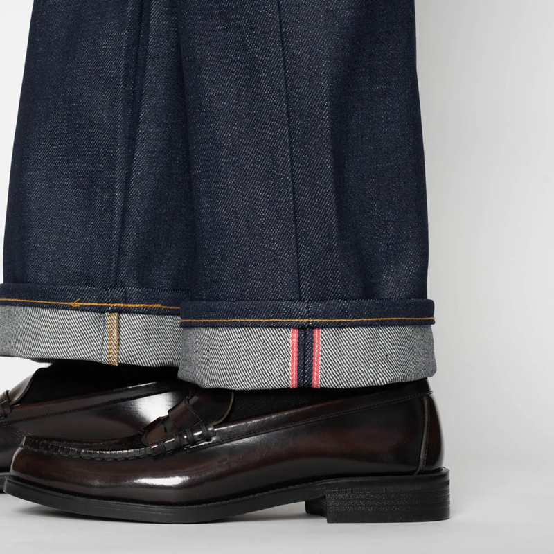 NAKED AND FAMOUS - ELEPHANT 14 - DIRTY ELEPHANT - STRONG GUY