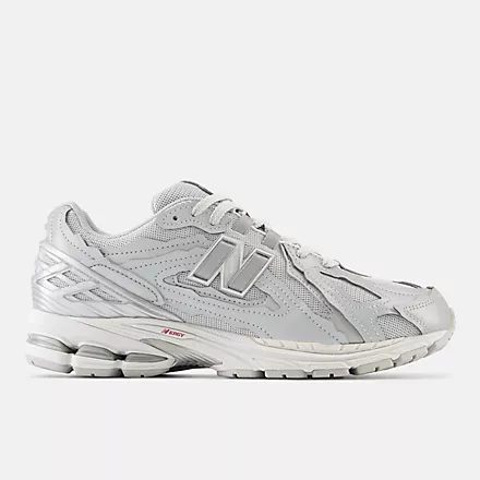 New balance 18 best sale v9 price
