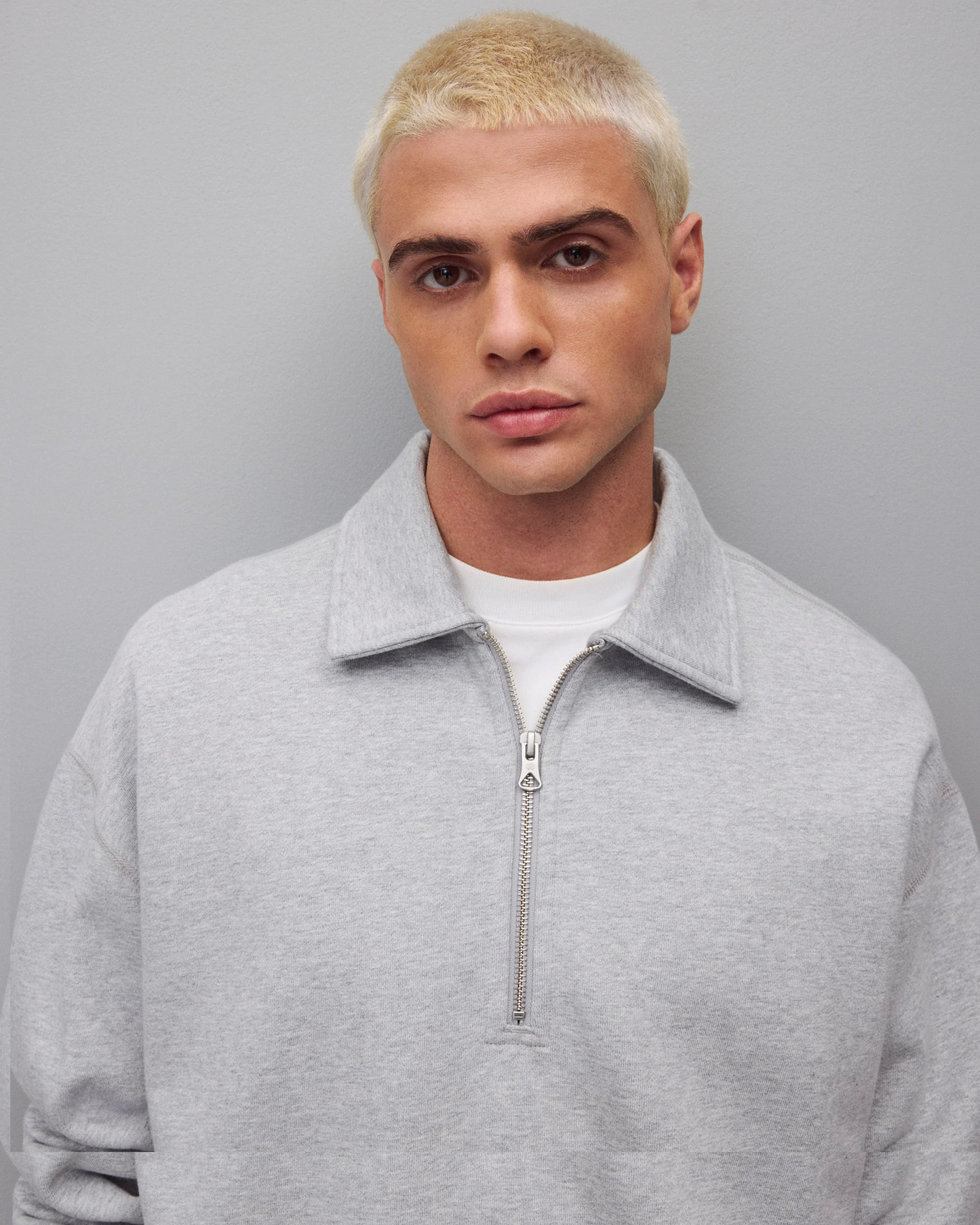 REIGNING CHAMP - BRUSHED FLEECE RELAXED HALF ZIP SWEATSHIRT