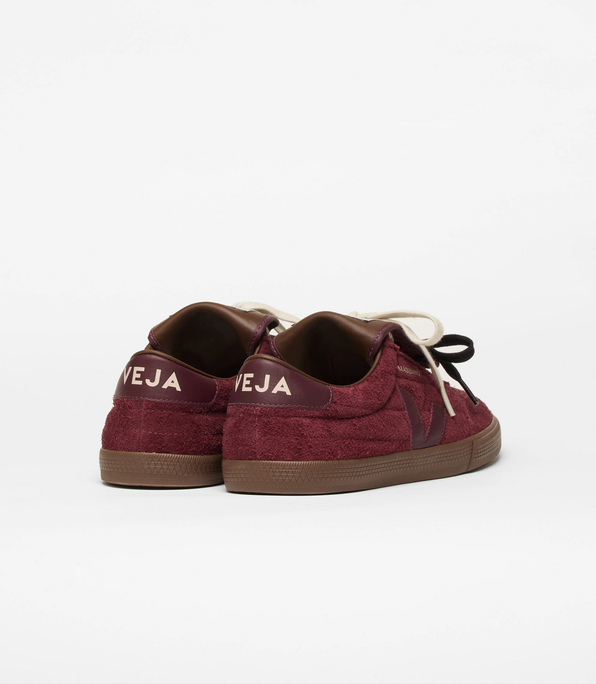 VEJA X MAGLIANO - PANENKA SUEDE